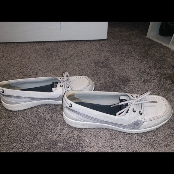 Grey sperrys - Picture 2 of 3